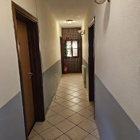 Lowen Aparthotel *